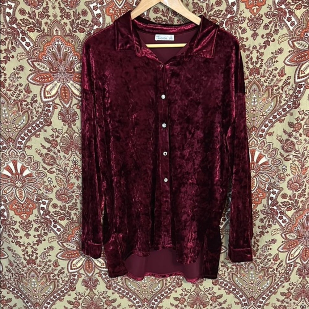89th + MADISON L oversized velvety wine colored button up blouse in EUC